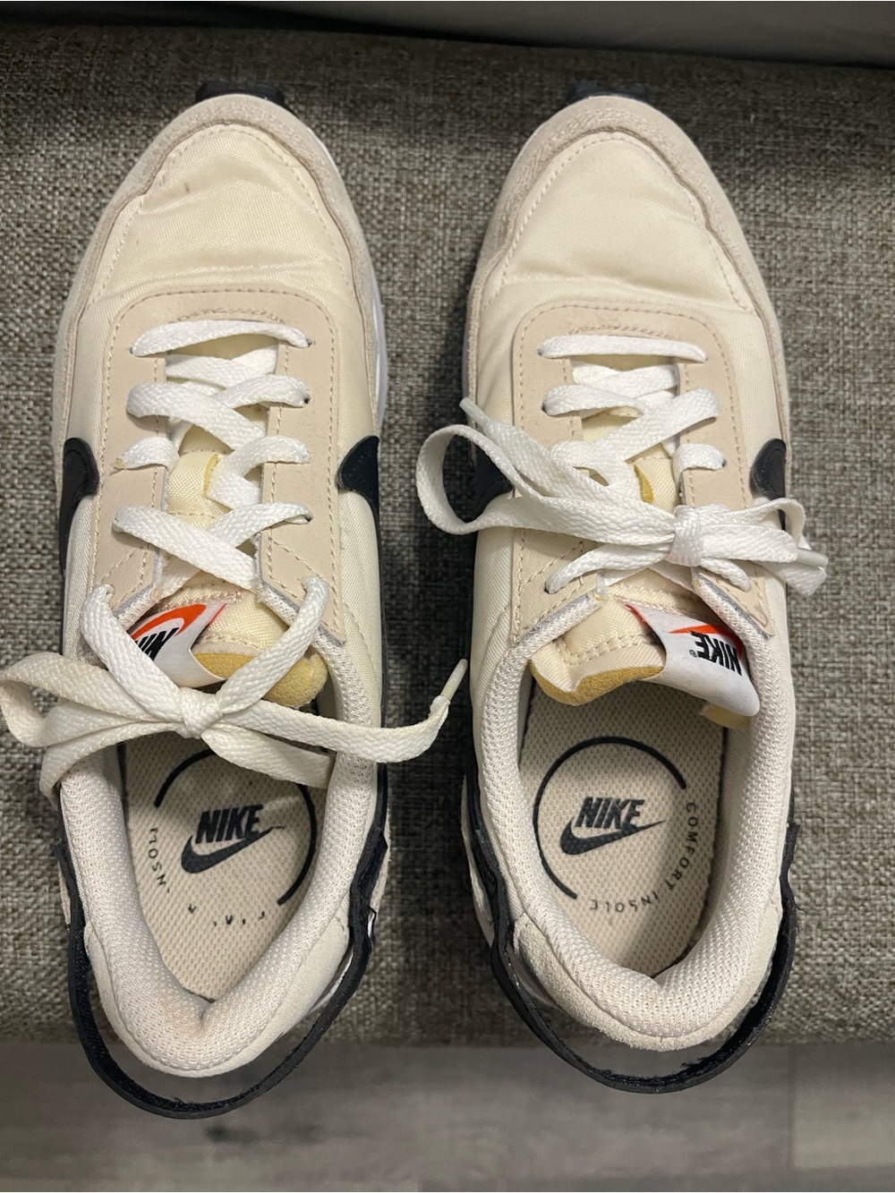 Nike Men’s Cream and Black Low-Top Sneakers